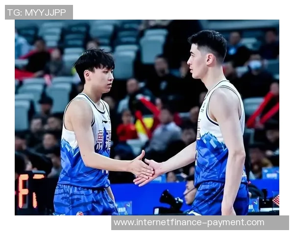 齐麟：从青涩新星到篮球场上的璀璨之光，见证成长与荣耀的旅程